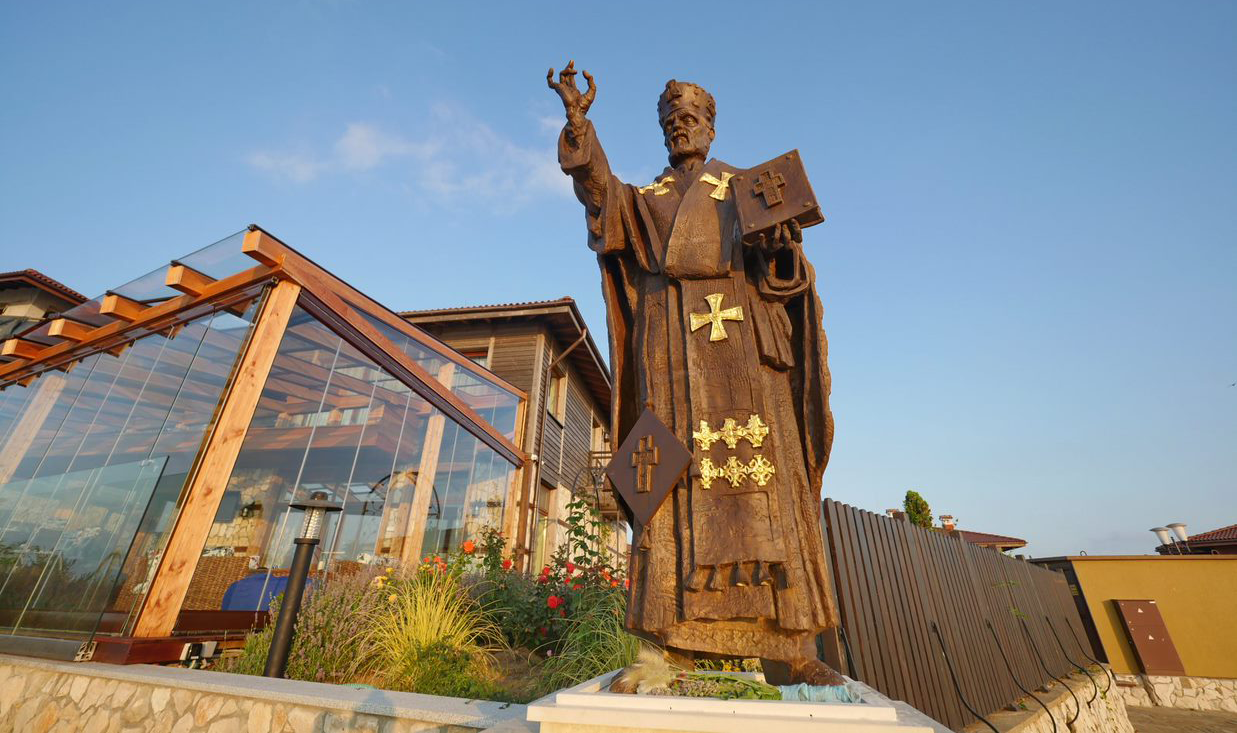 Saint Nicola from the bottom